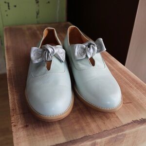 Vintage Italian Women's oxfords with Silver Bow